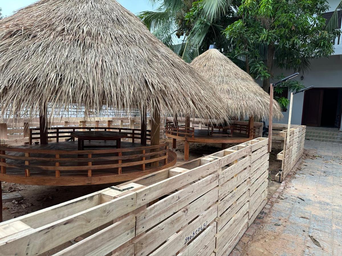 Pteas Kumae Hotel Siem Reap Bagian luar foto